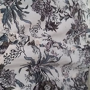 Magazine Large Light Pink Flower Print Crop Top 3/4 Sleeves Button Front